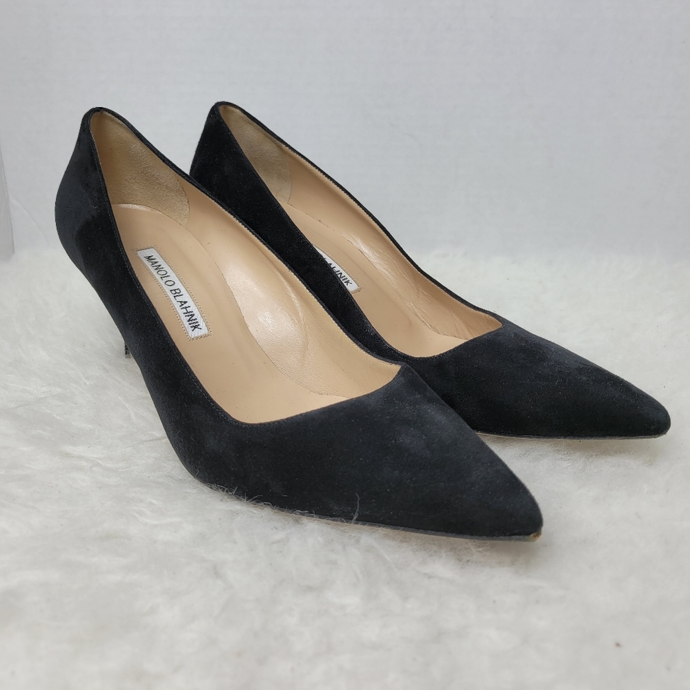 Beautiful Manolo Blahnik Black Suede Heels